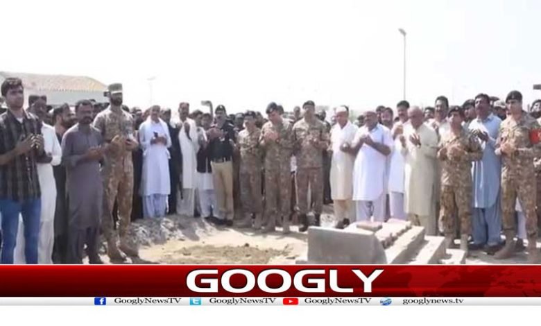 میجر ثاقب، نائیک باقر علی کو سپرد خاک کر دیا گیا 1 Army Funeral