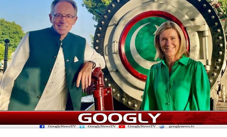 Foreign ambassador dressed in color of Independence Day News