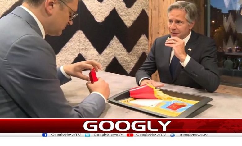 امریکی وزیر خارجہ نے یوکرائنی ہم منصب کیساتھ فرینچ فرائز کھائیں 1 French Fries