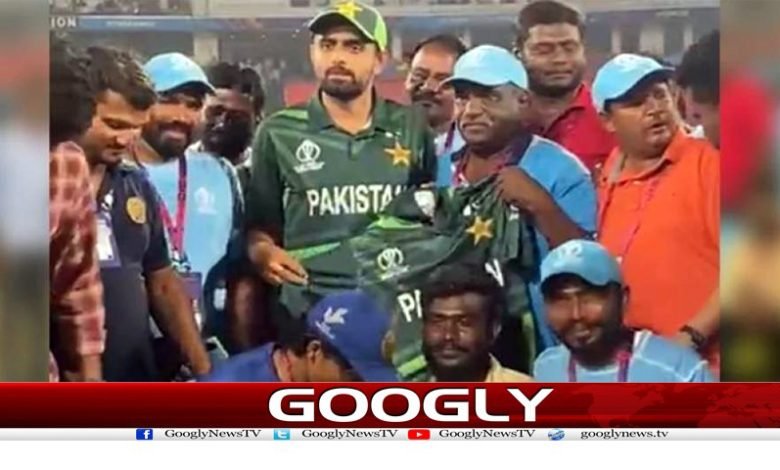 بابراعظم نے گراؤنڈ سٹاف کو شرٹ تحفے میں دیدی 1 Babar Azam Gifted Shirts News