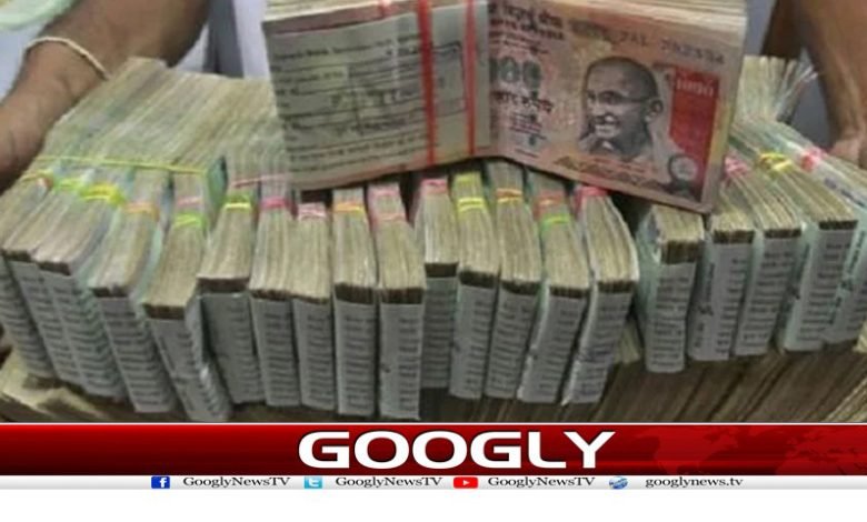 کراچی سے نیپال کیلئے بک پوسٹل پارسل سے 3 لاکھ بھارتی روپے برآمد 1 indain