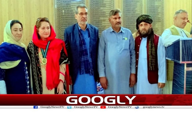 بھیل ادبی سنگت کے زیر اہتمام300ادیبوں میں ایوارڈ تقسیم 1 ma 1