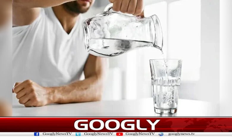 How Much Water Should be Drunk in summer? News in Urdu