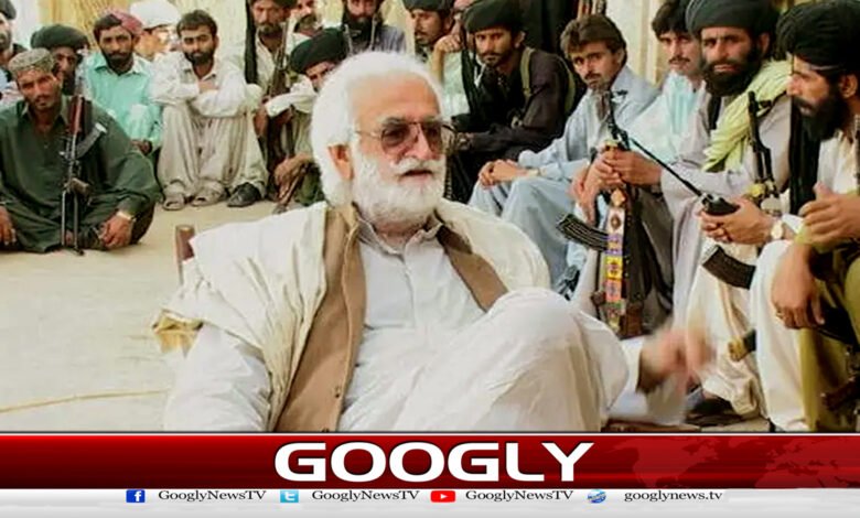 ’میری تصویر اس طرح نہیں لینا جس سے دشمن یہ سمجھے کہ بگٹی کمزور ہو گیا‘ 1 ’میری تصویر اس طرح نہیں لینا جس سے دشمن یہ سمجھے کہ بگٹی کمزور ہو گیا‘ - "Don't take my picture in such a way that the enemy thinks that Bugti has become weak"