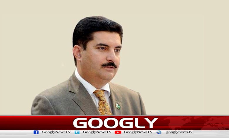 ریٹائرڈ ان کے گلے پڑ جاتے ہیں اور حاضر سروس کے یہ پاؤں پڑتے ہیں، گورنر فیصل کریم کنڈی / The retirees fall on their necks and the feet of the servicemen fall on them, Governor Faisal Karim Kundi urdu news
