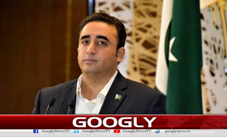 Bilawal Bhutto warned the government against making controversial projects