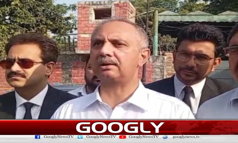 No contact with the government or any extraterrestrials, Omar Ayub