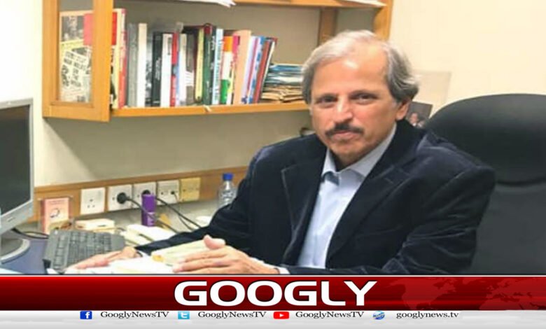 Politics in the "closed street".