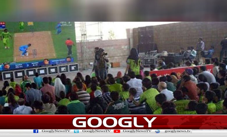 پاک بھارت ٹاکرا: کراچی میں کئی مقامات پر بڑی سکرینیں نصب