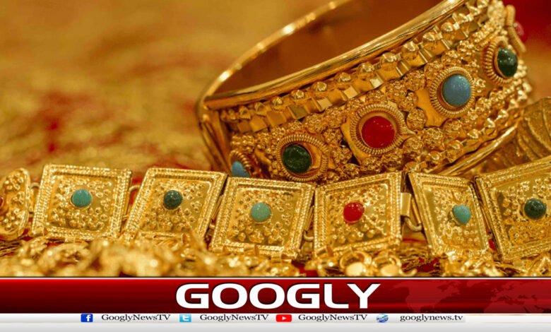 Gold price increases by Rs 1,600 per tola