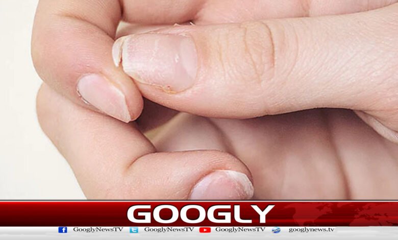 What are the symptoms indicating a lack of calcium in the body?