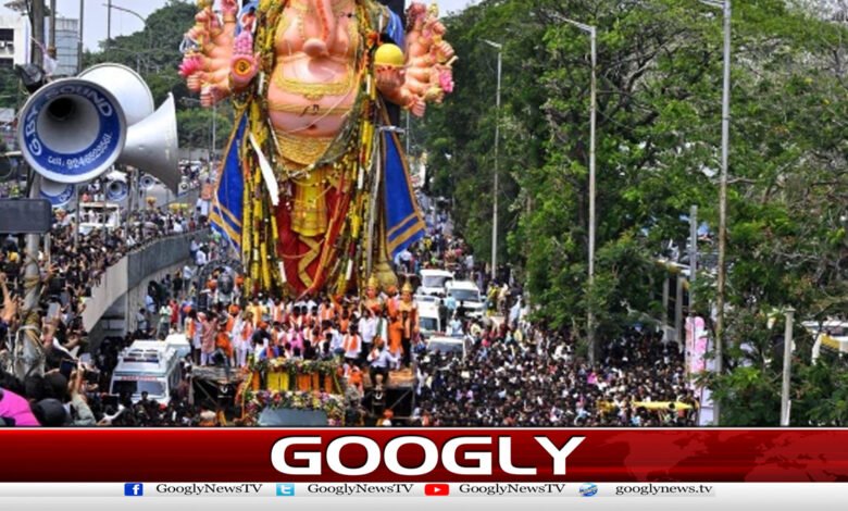 India: Statue hits high-tension wire, 11 dead