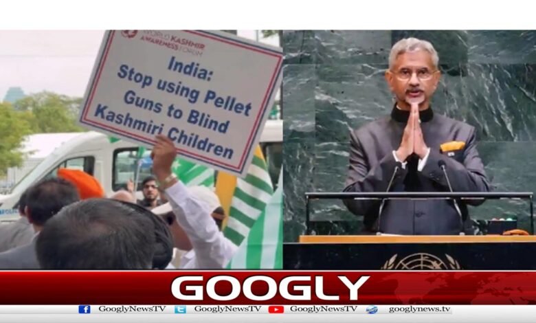 Kashmiris protest loudly during Indian Foreign Minister's speech at the UN