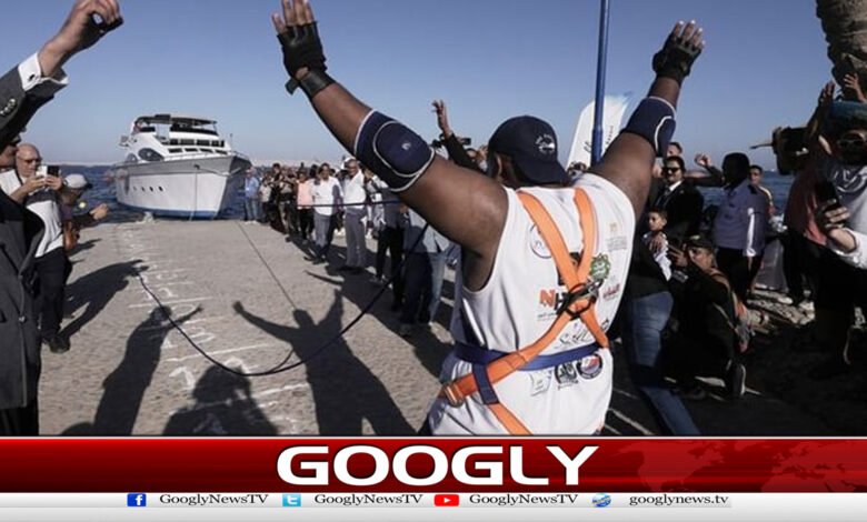 Egyptian wrestler pulls 700-ton ship with his teeth