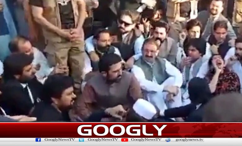 Sohail Afridi holds symbolic sit-in after not being allowed to meet Imran Khan