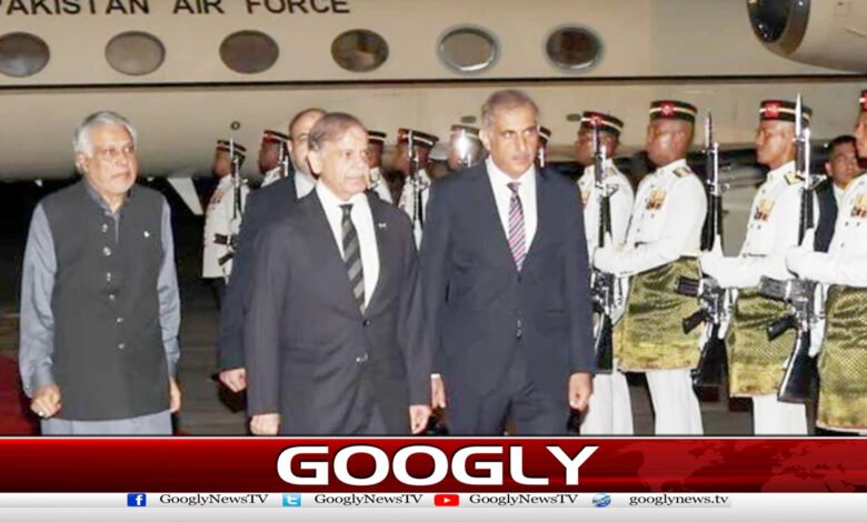 وزیراعظم سرکاری دورے پر ملائیشیا پہنچ گئے 1 Prime Minister arrives in Malaysia on official visit