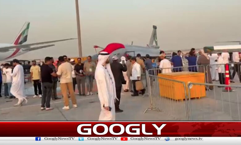 JF-17 Thunder continues to fly around Dubai even after the airshow ends