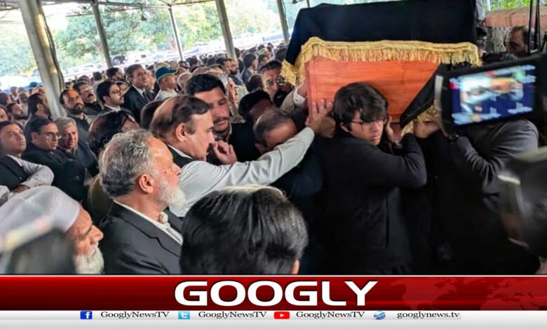 سینیٹر عرفان صدیقی کی نمازِ جنازہ اسلام آباد میں ادا کر دی گئی 1 Senator Irfan Siddiqui's funeral prayers were offered in Islamabad.