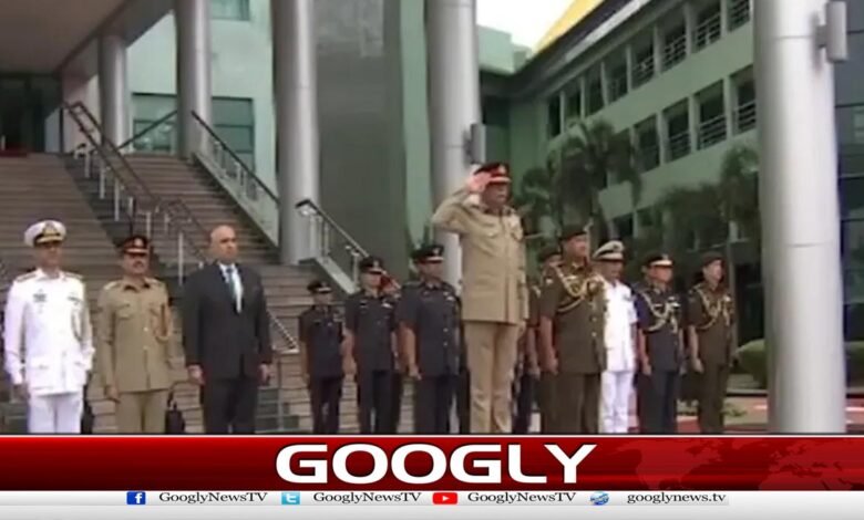 رائل برونائی آرمڈ فورسز ہیڈکوارٹر پہنچنے پر جنرل ساحر شمشاد مرزا کو گارڈ آف آنر بھی پیش کیا گیا۔