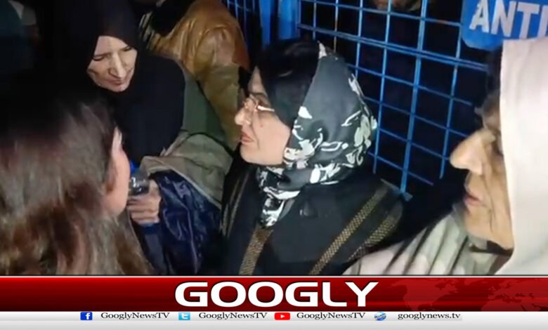 Imran Khan's sisters staged a sit-in outside Adiala Jail, police pushed them onto the sidewalk