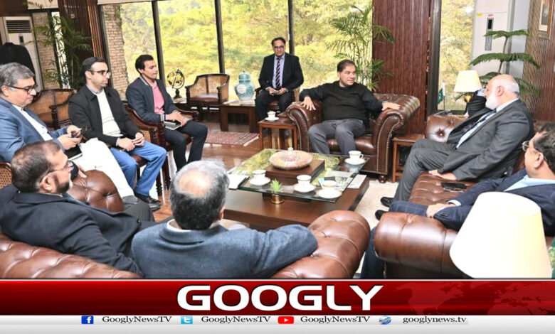 Chairman CDA meets VC Quaid-e-Azam University, discusses survey