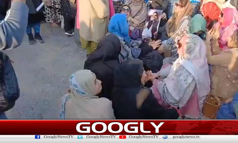Sisters stage sit-in after not being allowed to meet Imran Khan