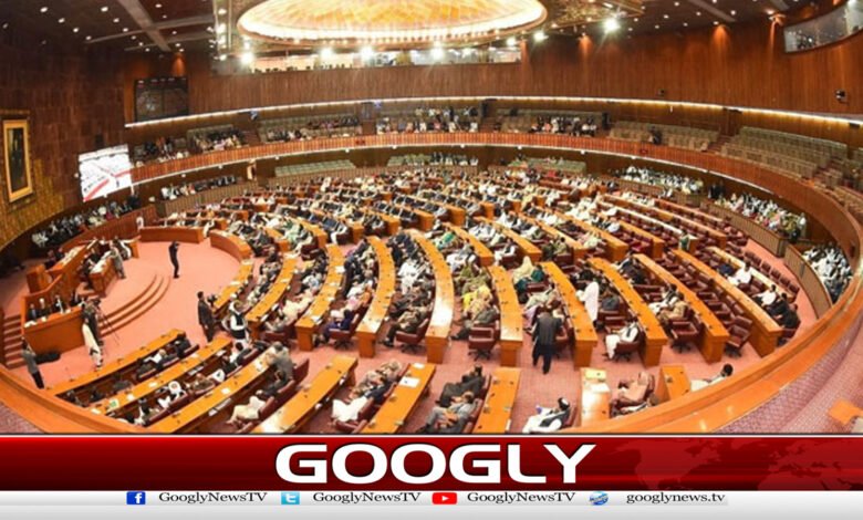 قومی اسمبلی،کسی رکن کے پیسےگرنے پرسپیکرکا اعلان، 12 اراکین نے ہاتھ کھڑےکر دیئے 1 National Assembly, Speaker's announcement regarding a member's money laundering, 12 members raised their hands