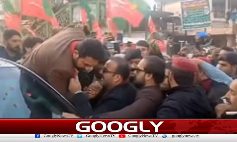 Abbottabad, Sohail Afridi's convoy stopped by local government representatives