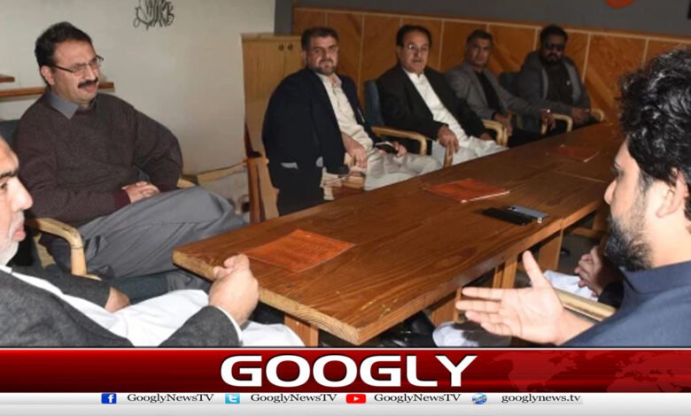 PTI leaders including Junaid Akbar make secret visit to Lahore, hold important meetings