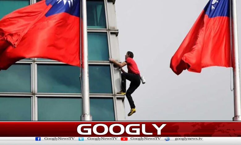 امریکی کوہ پیما نے101 منزلہ عمارت بغیر حفاظتی آلات سر کرلی 1 American climber scales 101-story building without safety equipment