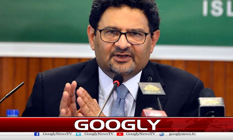 Miftah Ismail criticizes Sindh government over Karachi fire