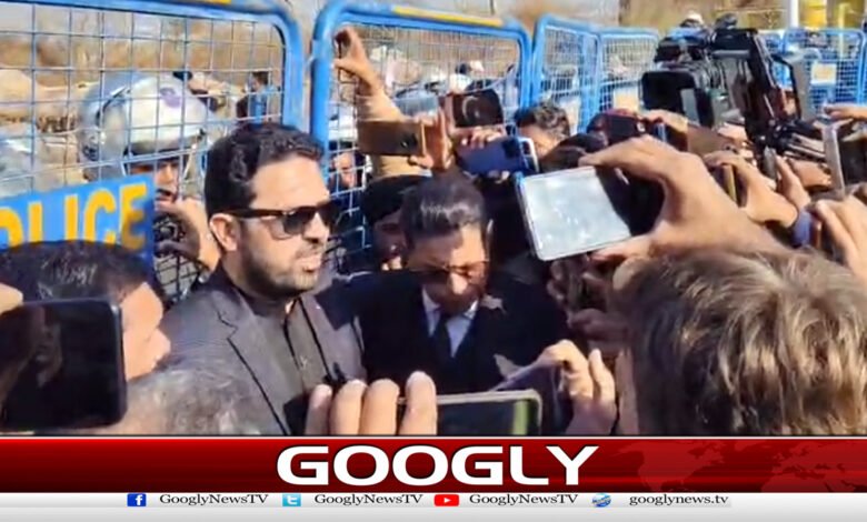 Sohail Afridi holds sit-in at factory checkpoint after not meeting Imran Khan