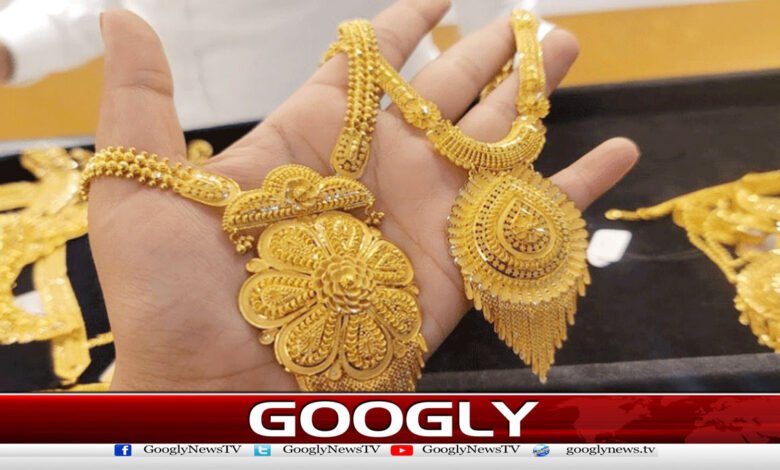 Gold Prices Rise While Silver Remains Stable