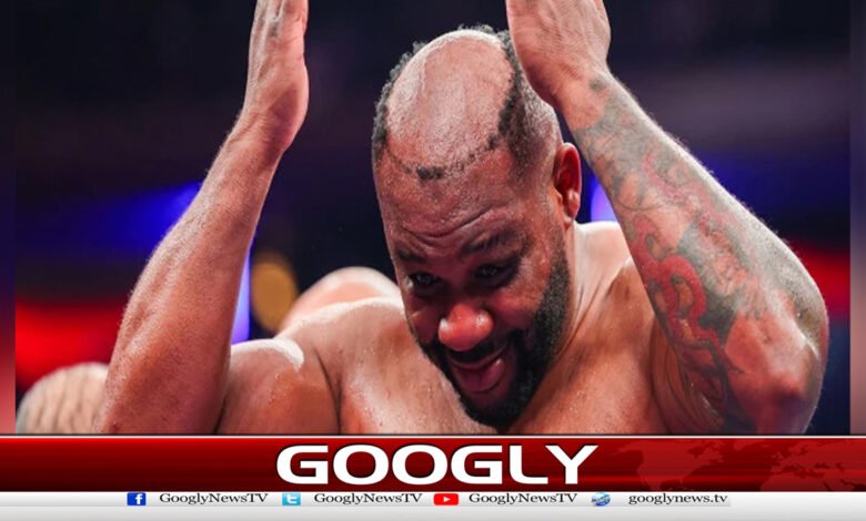 Boxer's wig ripped off during fight in America