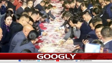 جتنابونس لیناہے لےلو،کمپنی کے مالک نے نوٹوں کاڈھیرلگادیا 5 Take as much bonus as you want, the company owner piled up the notes