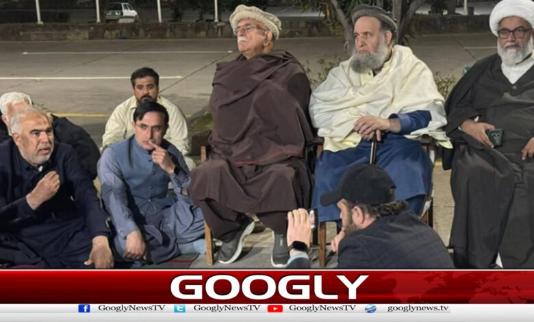 اپوزیشن اتحاد کاپارلیمنٹ ہاؤس کےباہردھرناجاری رکھنےکااعلان 1 Opposition alliance announces to continue sit-in outside Parliament House