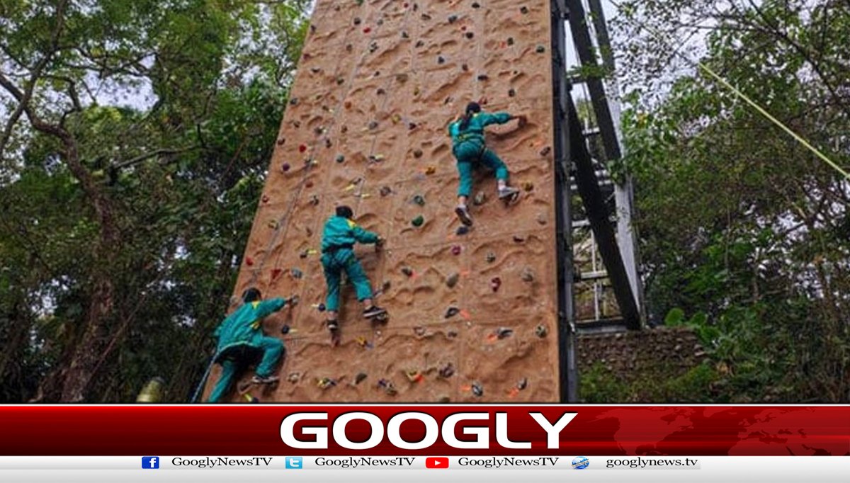 گریجویشن کی ڈگری کیلئے 15 میٹر بلند دیوار چڑھنا لازمی قرار