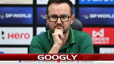 قومی ٹیم کے ہیڈ کوچ نےبھارت سےشکست کی ذمہ داری وکٹوں پرڈال دی 2 PTI's representation in Imran Khan's medical examination becomes controversial