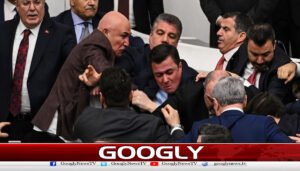 ترکیہ پارلیمنٹ میں شدید ہنگامہ آرائی ،لاتوں ،گھونسوں کی بارش