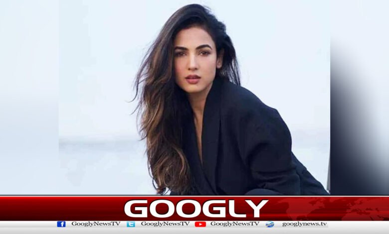 Famous actress stranded at Dubai airport