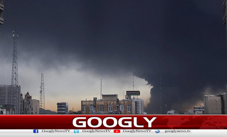 تہران میں آئل ڈپو پر حملے کے بعد شہر کالے دھوئیں سے ڈھک گیا 1 Black smoke covers Tehran after attack on oil depot