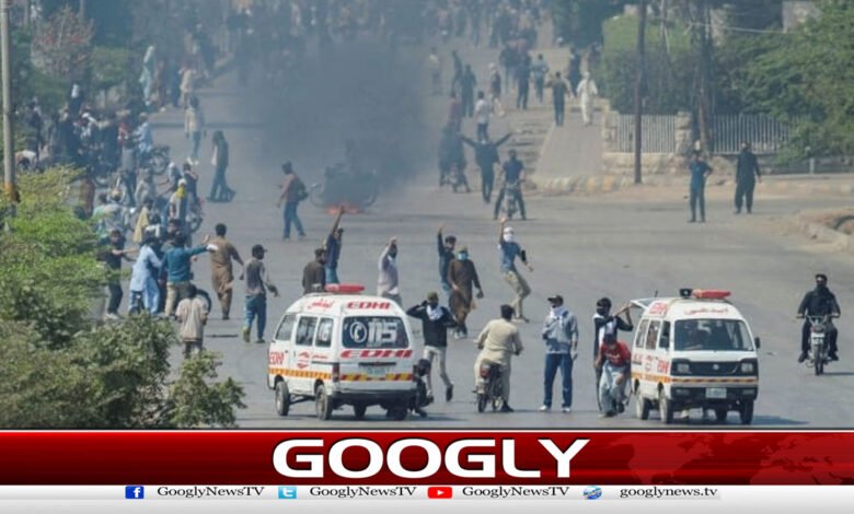 احتجاج کا خدشہ :کراچی میں سکیورٹی کے سخت انتظامات، اہم شاہراہیں بند 1 Protest Fears Prompt Tight Security, Key Roads Sealed in Karachi