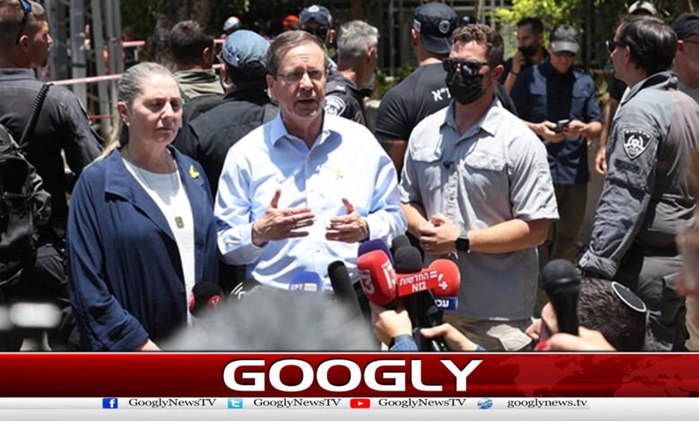Iranian Attack During Press Conference: Israeli President Isaac Herzog Narrowly Escapes