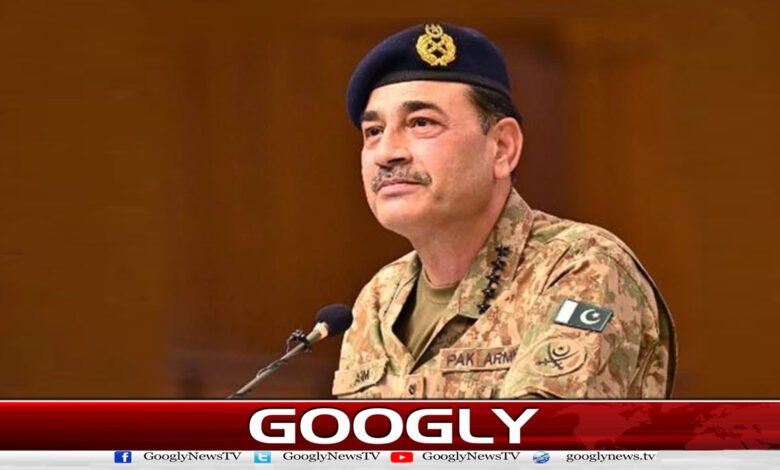 Why was Ayaz Amir also forced to praise General Asim Munir?