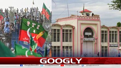 PTI میں اقتدار کی جنگ: جیل کے باہر ٹولیوں میں احتجاج 5 Power struggle in PTI: Groups protest outside jail