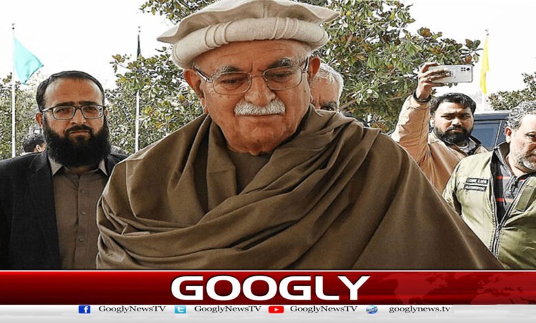Mahmood Achakzai unhappy with leadership, likely to not attend Mardan rally