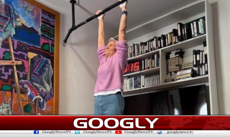 Elderly woman sets new record by hanging for nearly 3 minutes