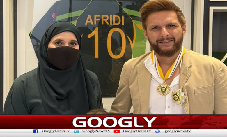 Shahid Afridi dedicates Tamgha-e-Imtiaz to martyrs of the country