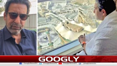 Wasim Akram tired of fans' selfies during Hajj
