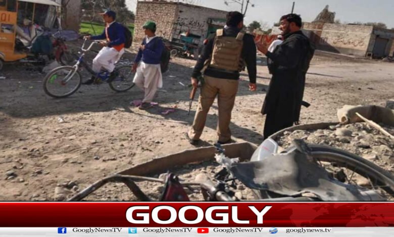 بنوں : سڑک کنارے دو بم دھماکے،7 افراد جاں بحق، 3 زخمی 1 Bannu: Two roadside bomb blasts, 7 people killed, 3 injured